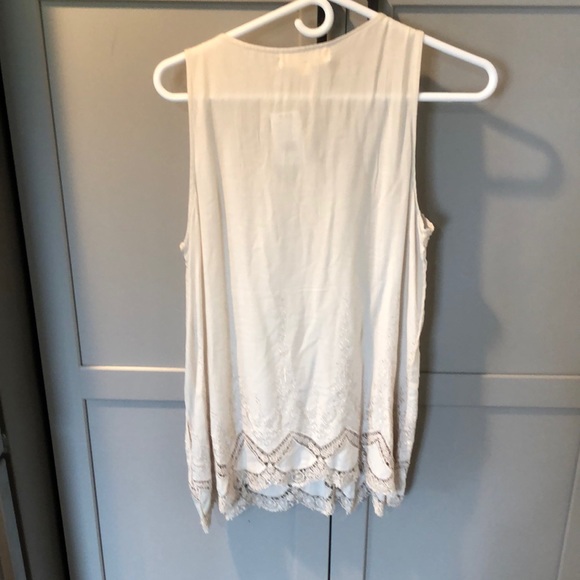 Cream crochet tank top. - Picture 3 of 4
